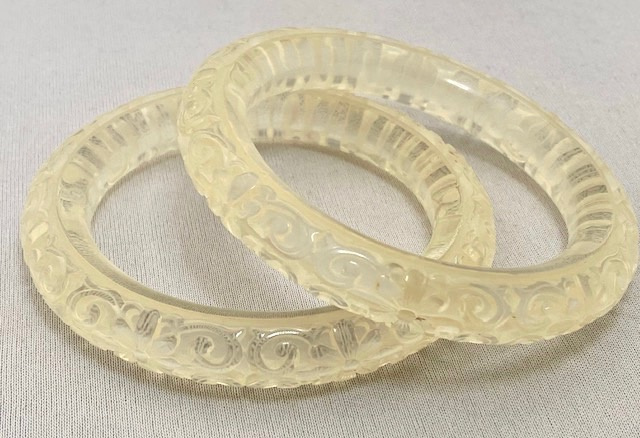 LG73 pr carved clear acrylic bangles